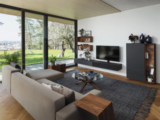gemütliche und moderne Wohnzimmermöbel im Materialmix, Wohnwand aus Massivholz