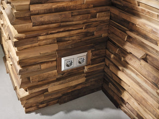 Wandverkleidung Nussbaum Holz Ecke.