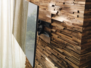 Holzverkleidung Wand in Nuss.