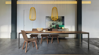 moderne Esszimmer, Tische mit Metallgestell und einer Massivholzplatte