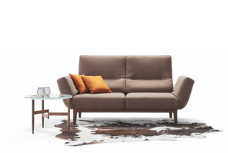 Sofa Charles eignet sich für große und kleine Räume, als Einzelsofa, kleine Gruppe mit Chaiselongue oder großzügige Sitzgruppe