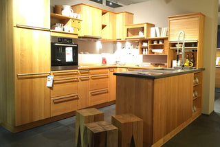 Team7 Küche Rondo Erle mit Arbeitsplatte in Grauwacke