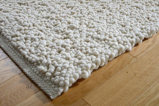 Teppich Olbia Collina - n Europa in reiner Handarbeit gefertigt und besteht aus gewalkter hochwertiger Schafschurwolle