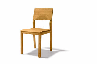 S1 Stuhl in Eiche ohne Polsterung.